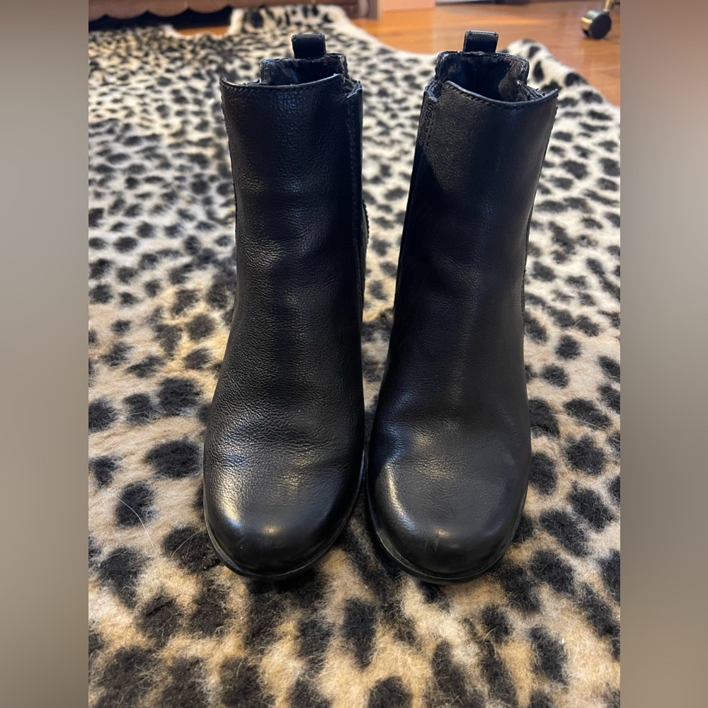 Ecco Heeled Chelsea boot Size 37 Black